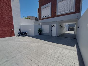 VENTA PH La Perla Mar del Plata 4 ambientes c/ cochera