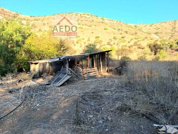 Se vende Terreno de 3000 m2 con casa, comuna de La Calera