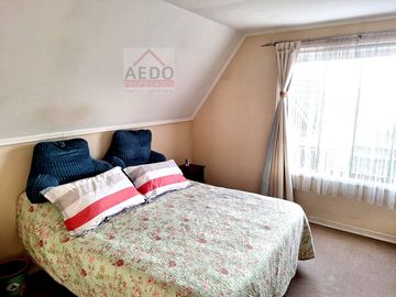Se Vende Linda Casa Aislada de dos pisos, en Condominio Vall
