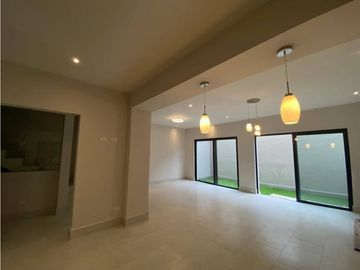 Casa en Venta en Cumbres Elite Premier en Monterrey sotano y terraza