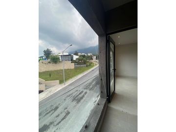 Casa en Venta en Cumbres Elite Premier en Monterrey sotano y terraza