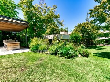 Mediterránea en Los Nogales con gran jardín