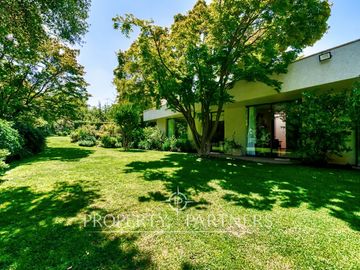 Mediterránea en Los Nogales con gran jardín