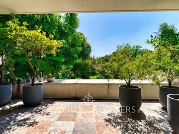 Mediterránea en Los Nogales con gran jardín
