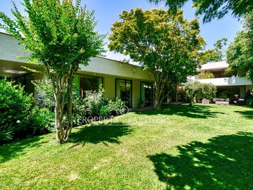 Mediterránea en Los Nogales con gran jardín
