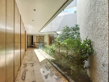 Mediterránea en Los Nogales con gran jardín