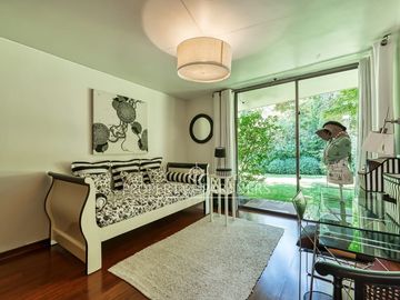 Mediterránea en Los Nogales con gran jardín