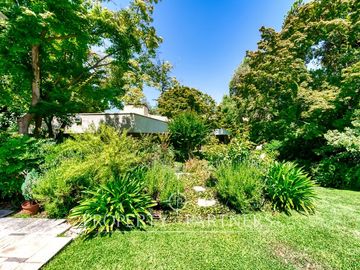 Mediterránea en Los Nogales con gran jardín