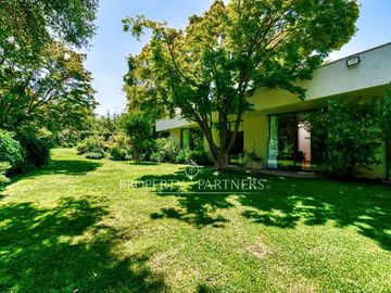 Mediterránea en Los Nogales con gran jardín