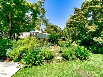 Mediterránea en Los Nogales con gran jardín