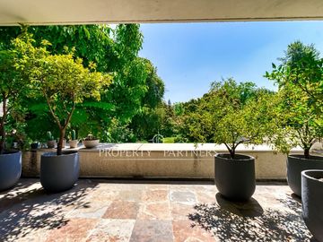 Mediterránea en Los Nogales con gran jardín