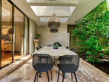 Mediterránea en Los Nogales con gran jardín