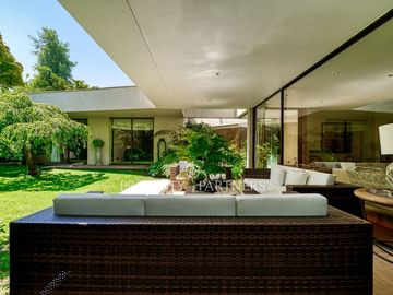 Mediterránea en Los Nogales con gran jardín
