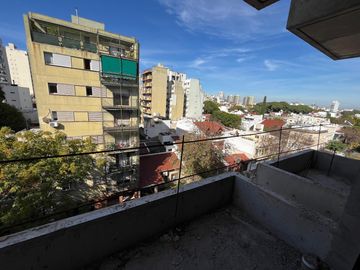 Departamento en Villa Urquiza con Balcon y Cochera