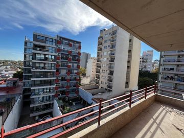 Departamento en Villa Urquiza con Balcon y Cochera