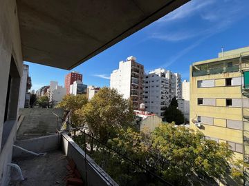 Departamento en Villa Urquiza con Balcon y Cochera