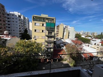 Departamento en Villa Urquiza con Balcon y Cochera