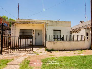 VENDO CASA A RECICLAR EN FISHERTON 2 DORMITORIOS