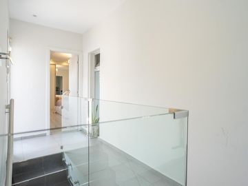 venta casa de 3 dormitorios con terraza y cochera en arroyito