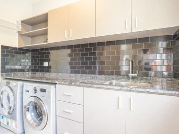 venta casa de 3 dormitorios con terraza y cochera en arroyito