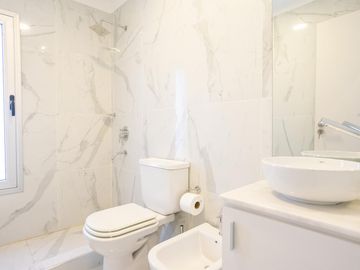 venta casa de 3 dormitorios con terraza y cochera en arroyito