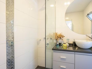 venta casa de 3 dormitorios con terraza y cochera en arroyito