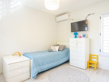 venta casa de 3 dormitorios con terraza y cochera en arroyito