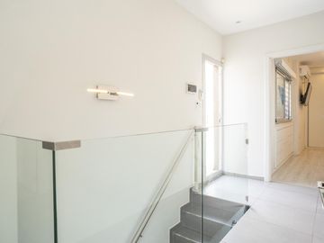 venta casa de 3 dormitorios con terraza y cochera en arroyito