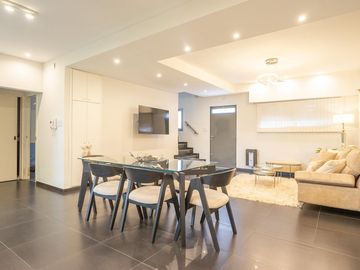 venta casa de 3 dormitorios con terraza y cochera en arroyito