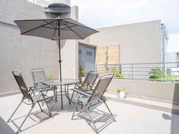 venta casa de 3 dormitorios con terraza y cochera en arroyito