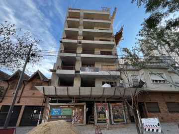 Departamento en Villa Urquiza con Balcon y Cochera