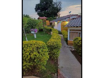 VENDO HERMOSA CASA SECTOR ALCALA