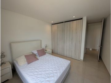 SE VENDE EXCLUSIVO Y AMPLIO APARTAMENTO EN RIOMAR