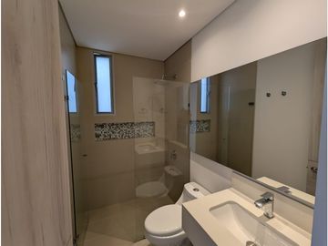 SE VENDE EXCLUSIVO Y AMPLIO APARTAMENTO EN RIOMAR