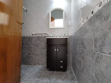 Venta PH 2 ambientes con patio en Villa Luzuriaga