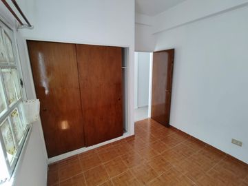 Venta PH 2 ambientes con patio en Villa Luzuriaga