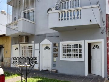 Venta PH 2 ambientes con patio en Villa Luzuriaga