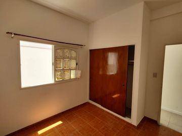 Venta PH 2 ambientes con patio en Villa Luzuriaga