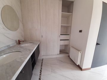 Se vende casa nueva en Sector Los Poetas