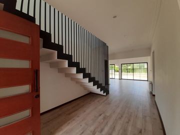 Se vende casa nueva en Sector Los Poetas