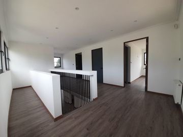Se vende casa nueva en Sector Los Poetas