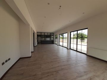Se vende casa nueva en Sector Los Poetas