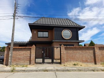 Se vende casa nueva en Sector Los Poetas