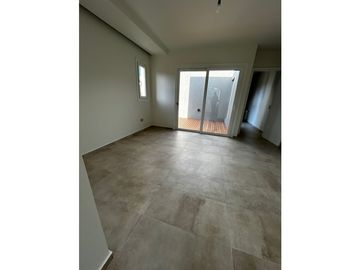 VENCO EN COUNTRY LAS CAÑITAS CASA TRES DORMITORIOS A EXTRENAR