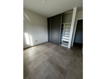 VENCO EN COUNTRY LAS CAÑITAS CASA TRES DORMITORIOS A EXTRENAR