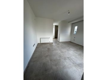 VENCO EN COUNTRY LAS CAÑITAS CASA TRES DORMITORIOS A EXTRENAR