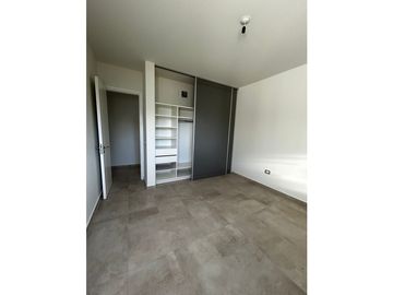 VENCO EN COUNTRY LAS CAÑITAS CASA TRES DORMITORIOS A EXTRENAR