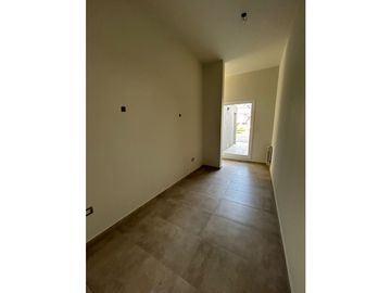 VENCO EN COUNTRY LAS CAÑITAS CASA TRES DORMITORIOS A EXTRENAR