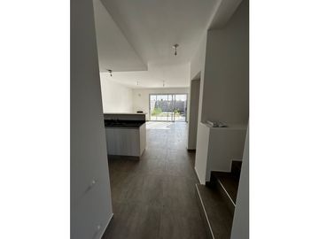 VENDO DUPLEX DOS DORMITORIOS URBANIZACION DOCTA
