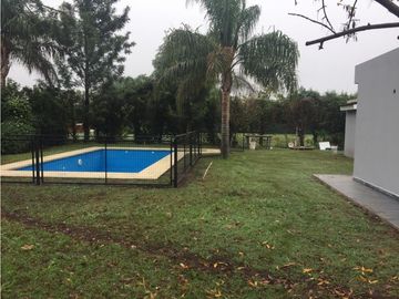 VENDO COUNTRY SAN ISIDRO CASA 3 DORMITORIO COCHERA PILETA